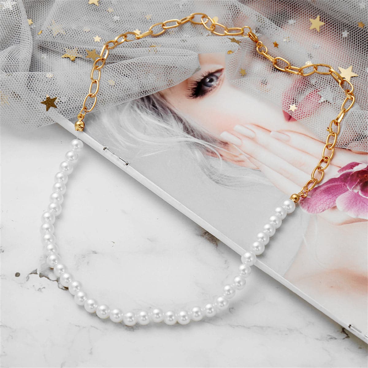 Pearl and 18K Gold-Plated Chain Link Necklace, gold pendant necklace for women, dainty minimalist design, detail close-up