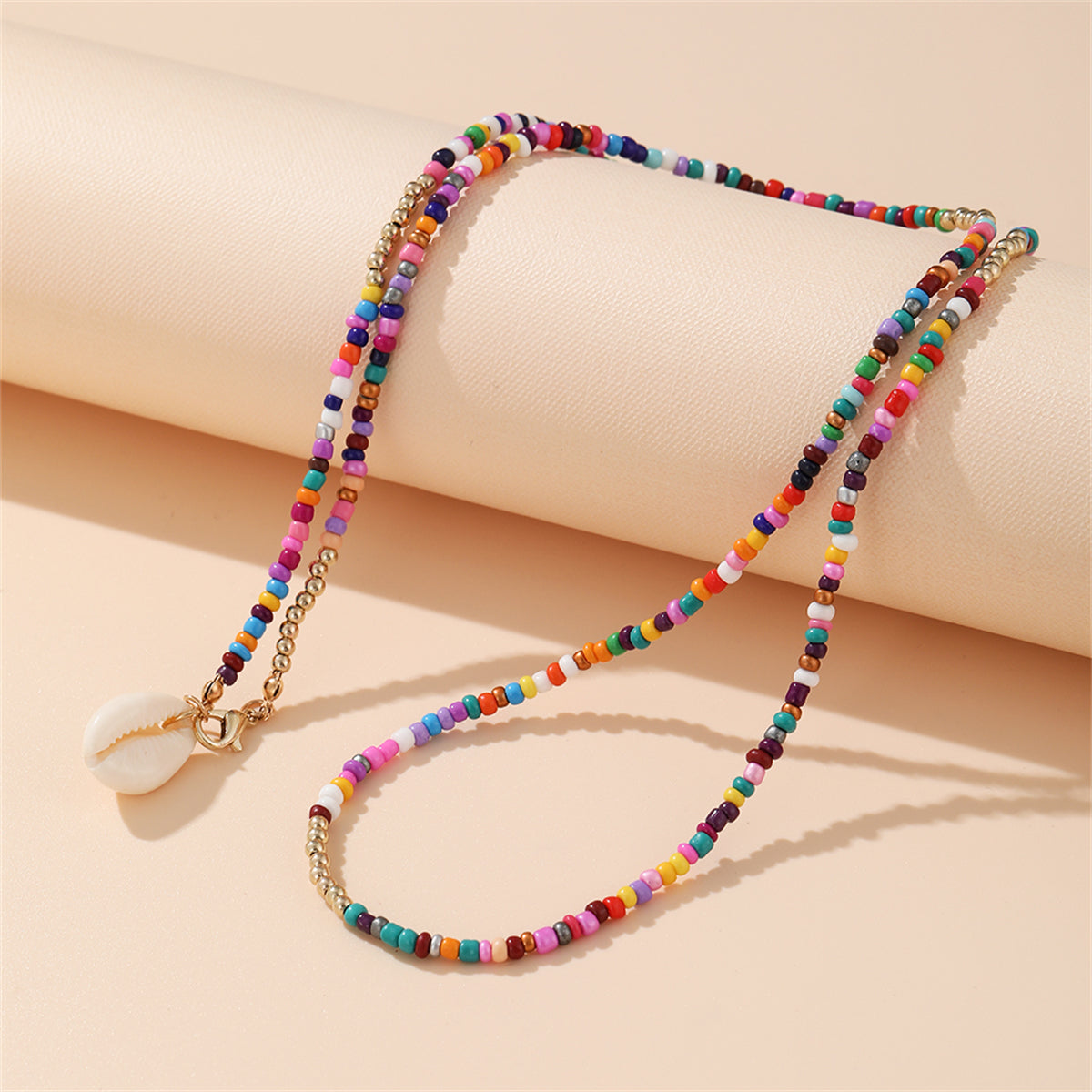 Mulitcolor Howlite and Shell Pendant Necklace, pendant necklace for women, everyday style, detail close-up