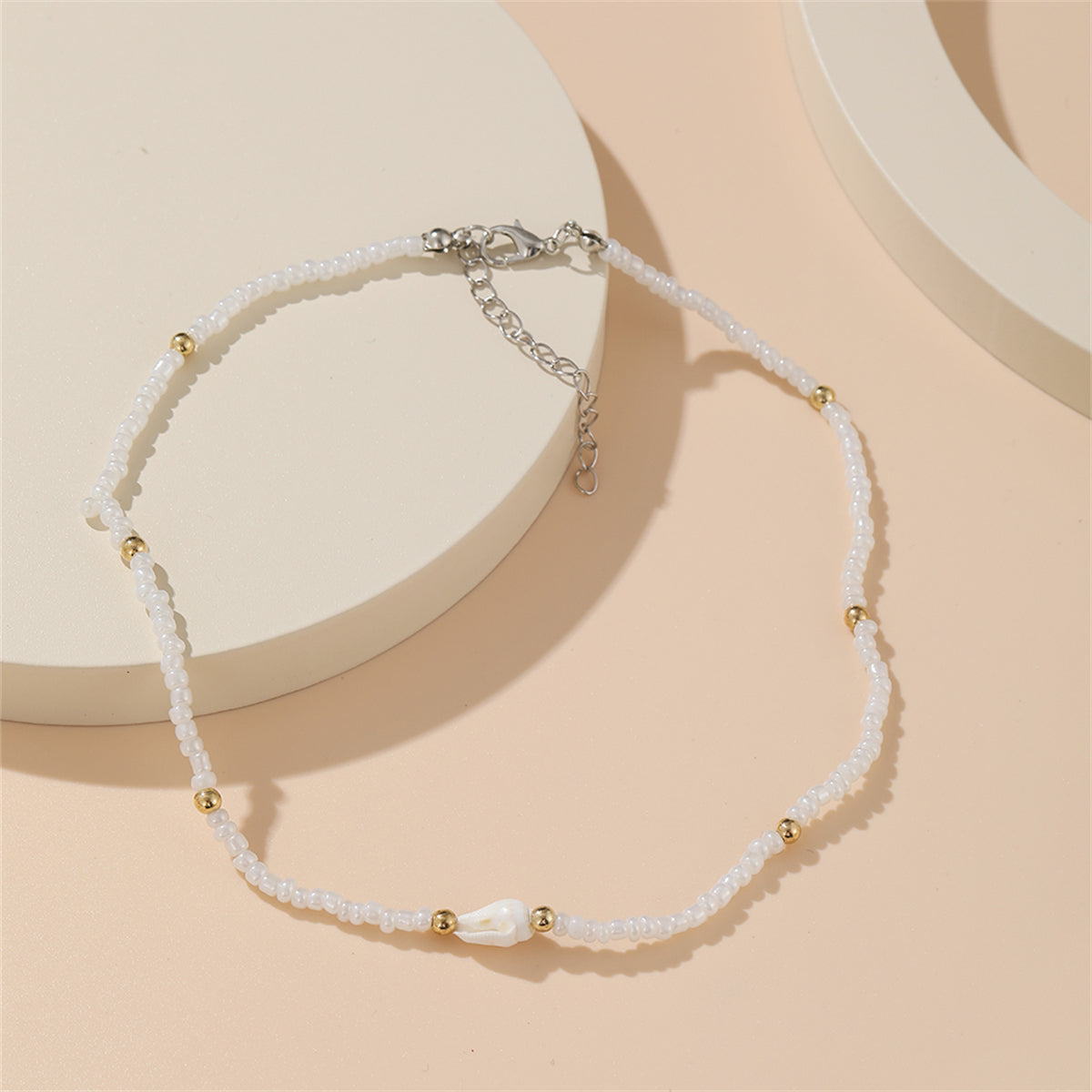 White Howlite and Two Tone Beaded Station Necklace, pendant necklace for women, dainty minimalist design, detail close-up
