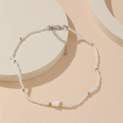 White Howlite and Two Tone Beaded Station Necklace, pendant necklace for women, dainty minimalist design, detail close-up