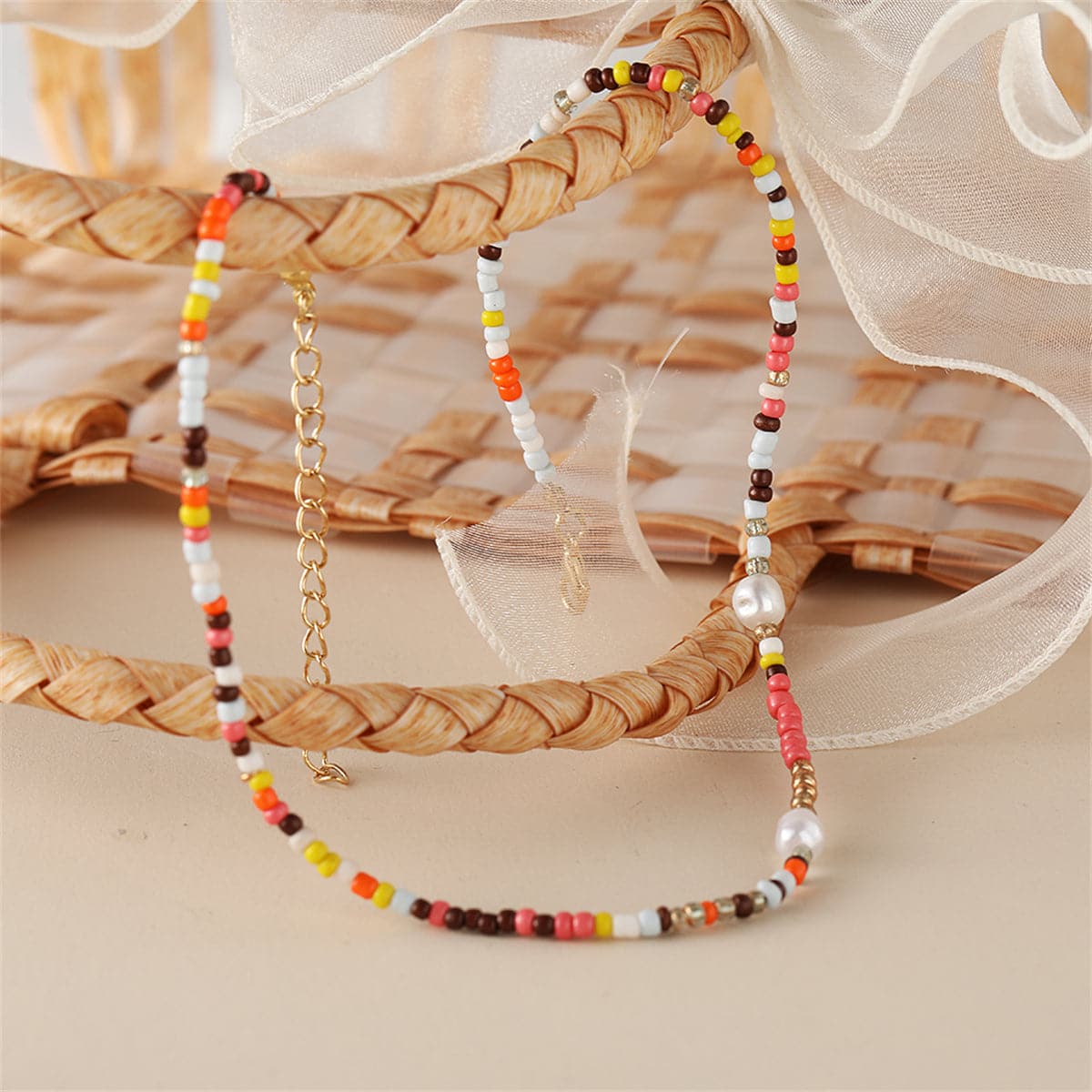 Multicolor Howlite and Pearl Beaded Necklace, pendant necklace for women, elegant gift for her, detail close-up