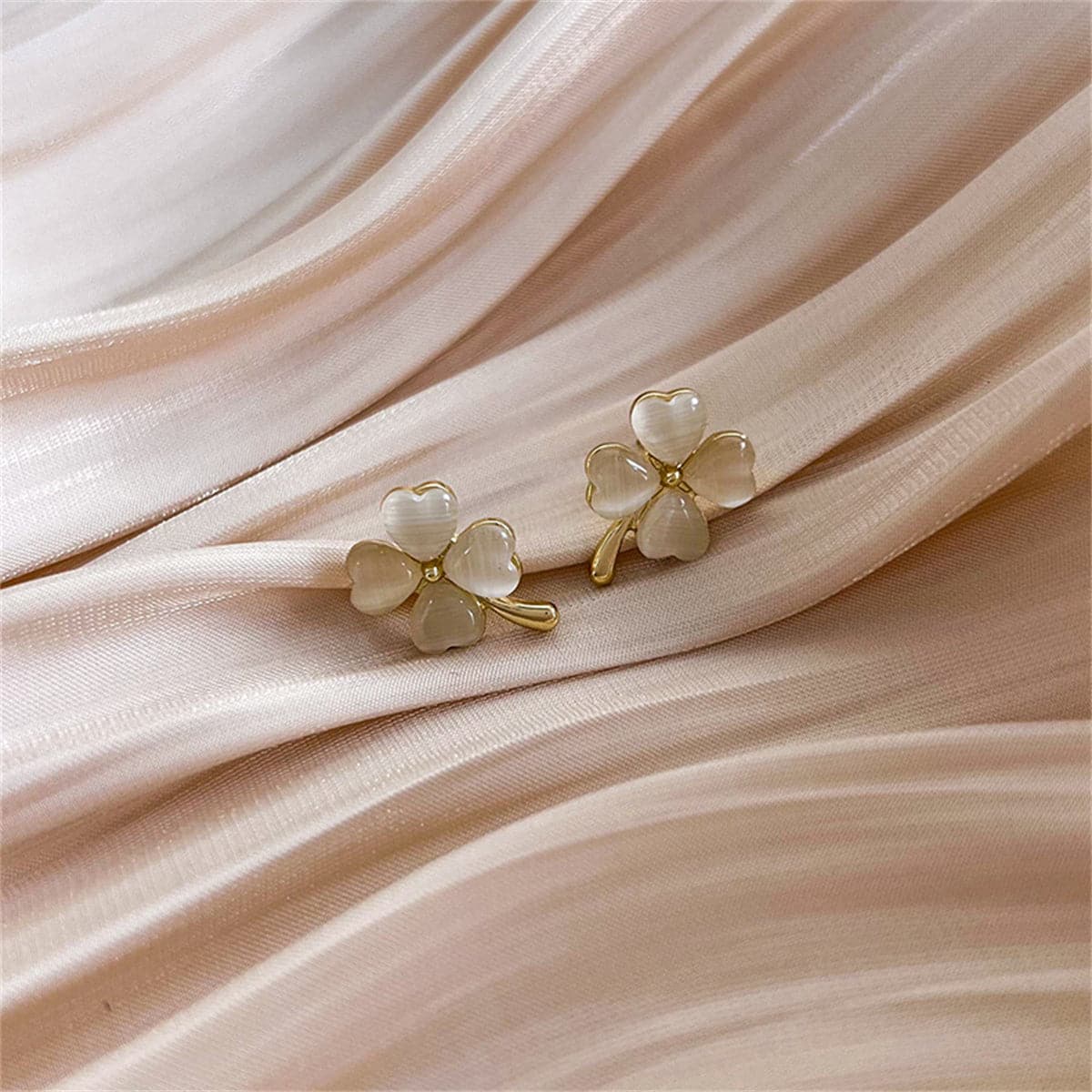 Cats Eye and 18K Gold-Plated Clover Stud Earrings, gold stud earrings for women, elegant gift for her, lifestyle look
