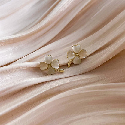 Cats Eye and 18K Gold-Plated Clover Stud Earrings, gold stud earrings for women, elegant gift for her, lifestyle look