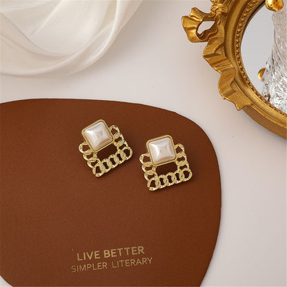 Pearl 18K Gold-Plated Figaro Square Stud Earrings, gold drop earrings for women, elegant gift for her, detail close-up