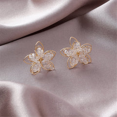 Beautiful 18K gold-plated floral earrings embellished with clear arylic, a must-have accessory for any fashion-forward individual.