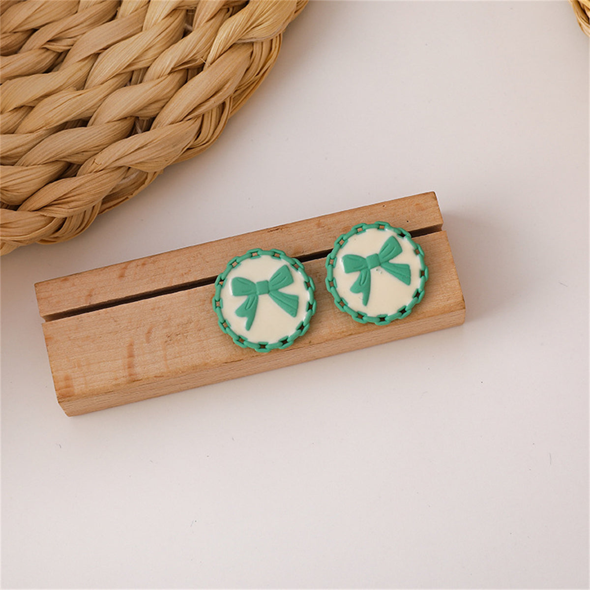 Green and White Bow Stud Earrings, stud earrings for women, vintage-inspired design, detail close-up