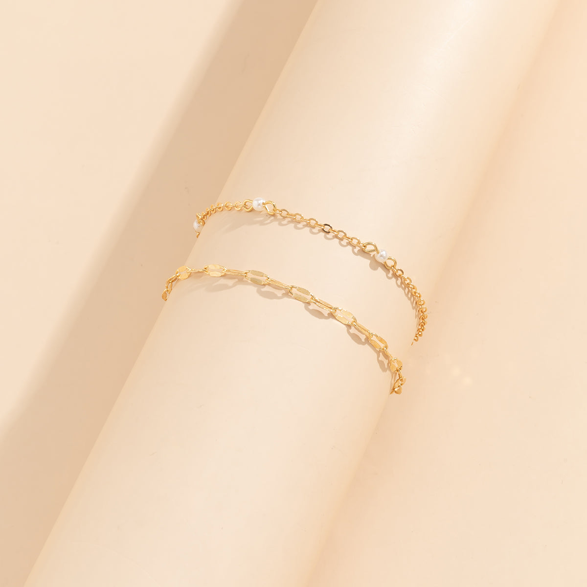Pearl and 18K Gold-Plated Station Anklet Set, jewelry gift sets for women, botanical inspired, detail close-up