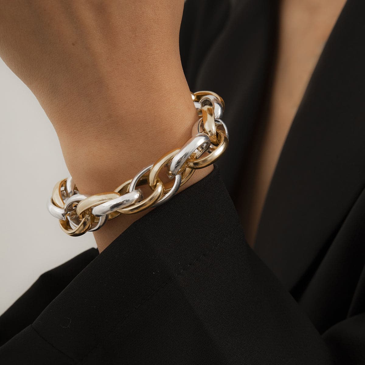 Two-Tone Crossing Bracelet, bracelet for women, elegant gift for her, detail close-up