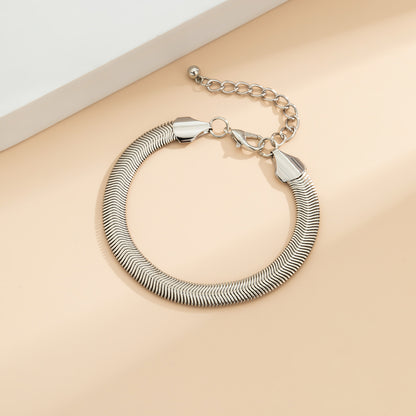 Silver-Plated Snake Chain Bracelet, silver bracelet for women, vintage-inspired design, detail close-up
