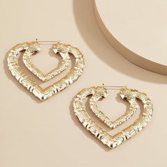 Elegant heart-shaped earrings in 18K gold plating, crafted from bamboo for a sustainable and stylish accessory.