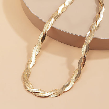 18K Gold-Plated Crossing Herringbone Chain Choker Necklace, gold pendant necklace for women, detail close-up