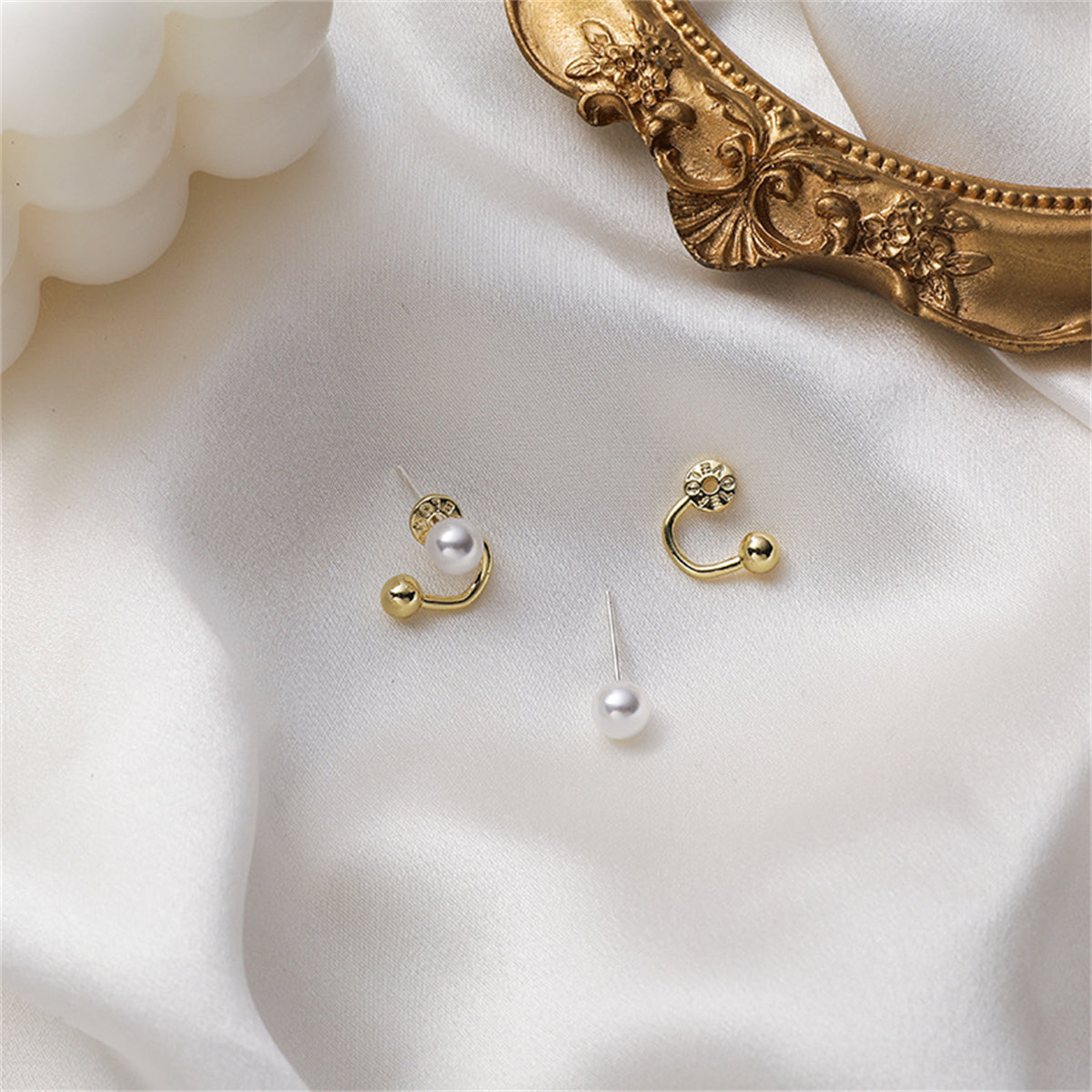 Pearl & 18K Gold-Plated Ball Curve Ear Jackets