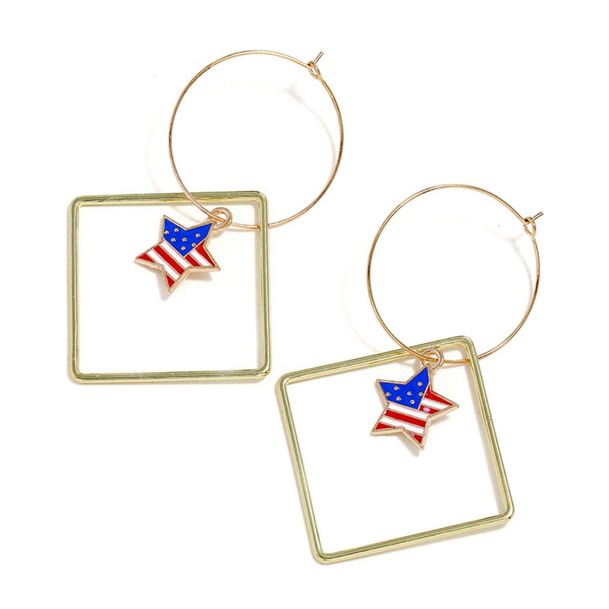 Celebrate Independence Day with these 18K gold-plated American flag earrings, adorned with a star on top.
