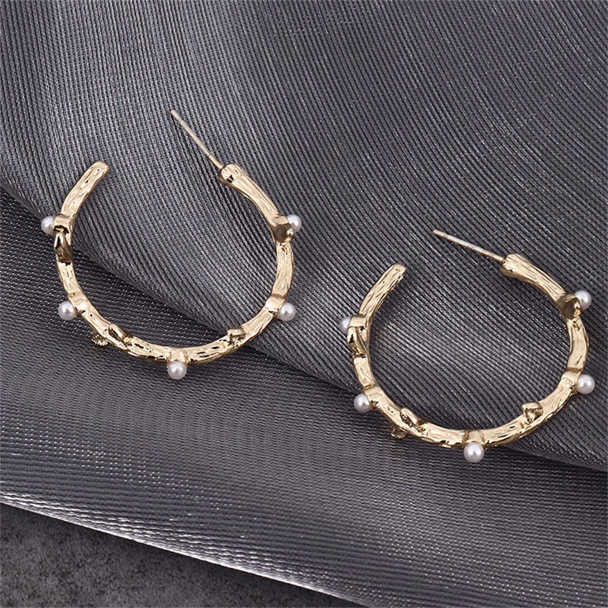 Pearl and 18K Gold-Plated Branch Hoop Earrings, elegant gift for her, detail close-up