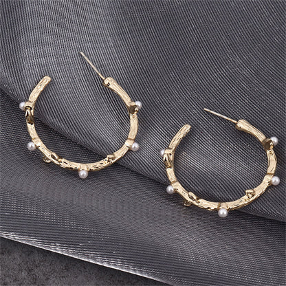 Pearl and 18K Gold-Plated Branch Hoop Earrings, elegant gift for her, detail close-up