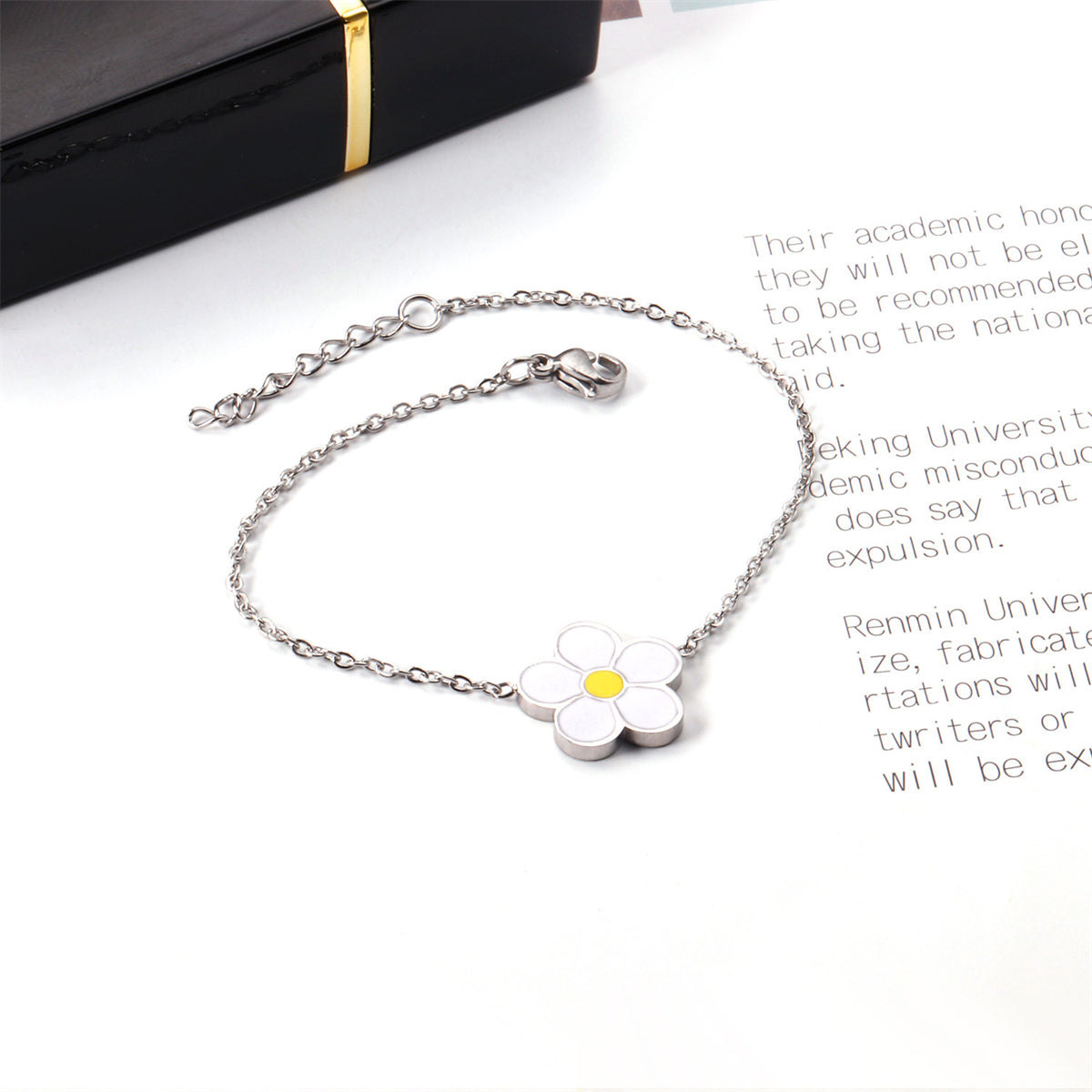 White Enamel and Silver-Plated Flower Charm Bracelet, silver bracelet for women, vintage-inspired design, detail close-up
