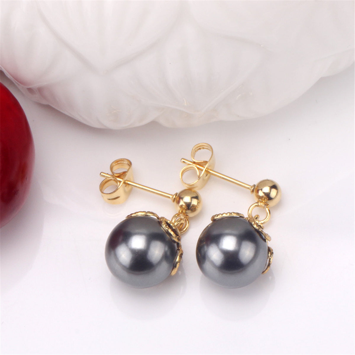Black Pearl and 18K Gold-Plated Pendant Necklace and Stud Earrings, gold drop earrings for women, detail close-up