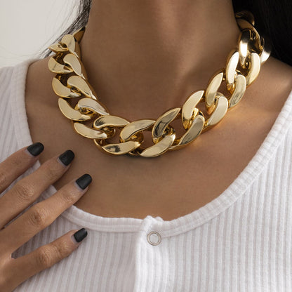 18K Gold-Plated Curb Chain Choker Necklace, chunky gold choker necklace, elegant gift for her, detail close-up