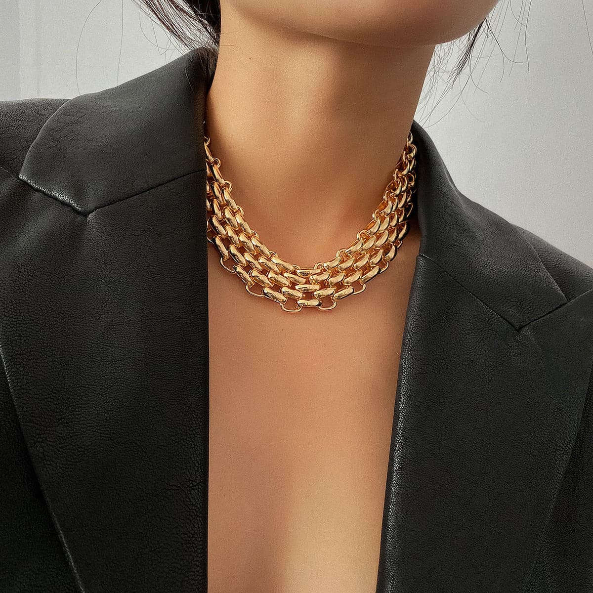18K Gold-Plated Chunky Panther Chain Choker Necklace, gold pendant necklace for women, detail close-up