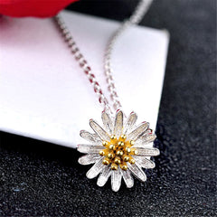 Delightful white and yellow daisy pendant with a gold center, crafted from 18K gold-plated sterling silver for a chic accessory.