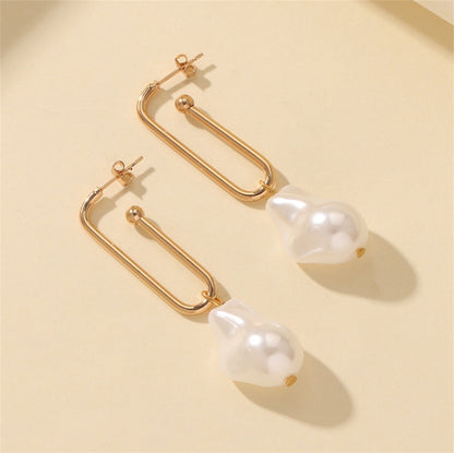 Pearl and 18K Gold-Plated Drop Earrings, gold drop earrings for women, dainty minimalist design, detail close-up
