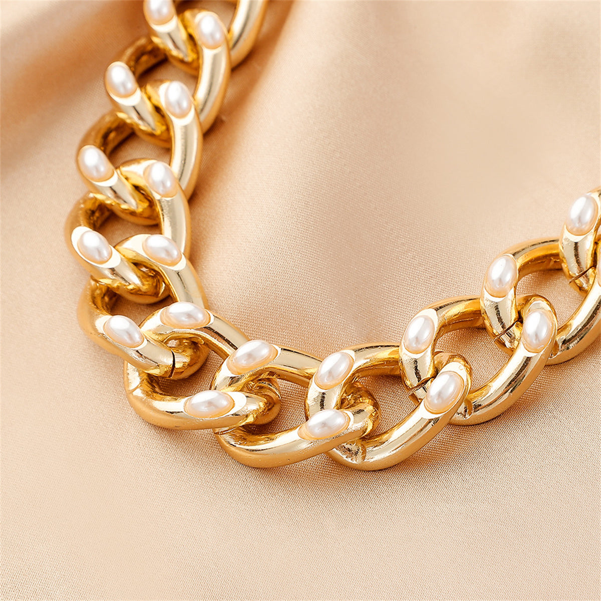 Pearl and 18K Gold-Plated Curb Chain Collar Necklace, chunky gold choker necklace, elegant gift for her, styled look