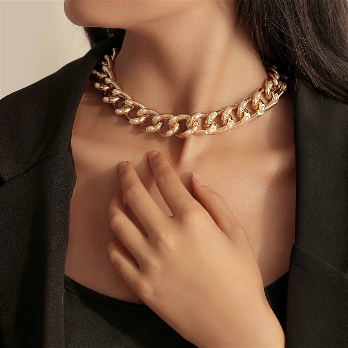 Pearl and 18K Gold-Plated Curb Chain Collar Necklace, chunky gold choker necklace, elegant gift for her, side view