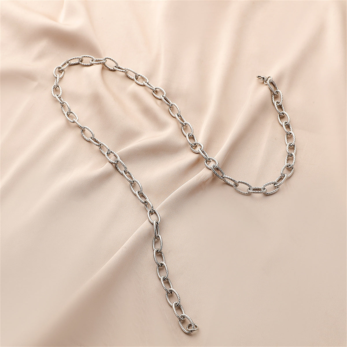 Silver-Plated Oval Cable Chain Necklace, silver pendant necklace for women, vintage-inspired design, side view