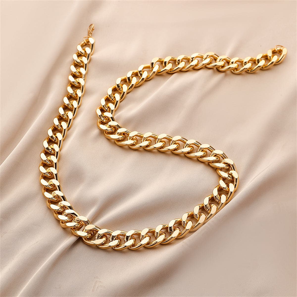 18K Gold-Plated Curb Chain Necklace, gold pendant necklace for women, vintage-inspired design, side view
