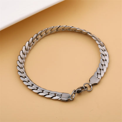 Silver-Plated Curb Chain Bracelet, silver bracelet for women, botanical inspired, detail close-up