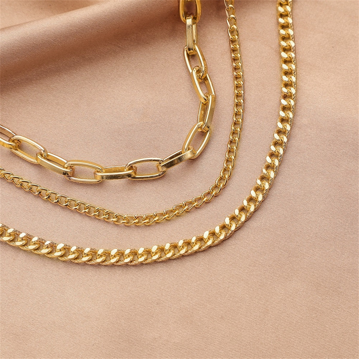 18K Gold-Plated Curb Chain Anklet Set, jewelry gift sets for women, vintage-inspired design, detail close-up