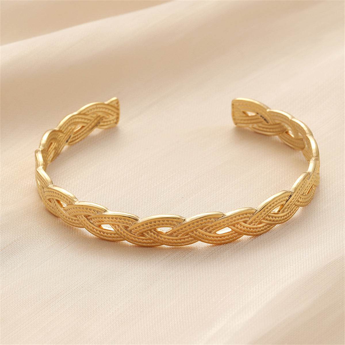 18K Gold-Plated Twine Cuff, gold bracelet for women, dainty minimalist design, detail close-up