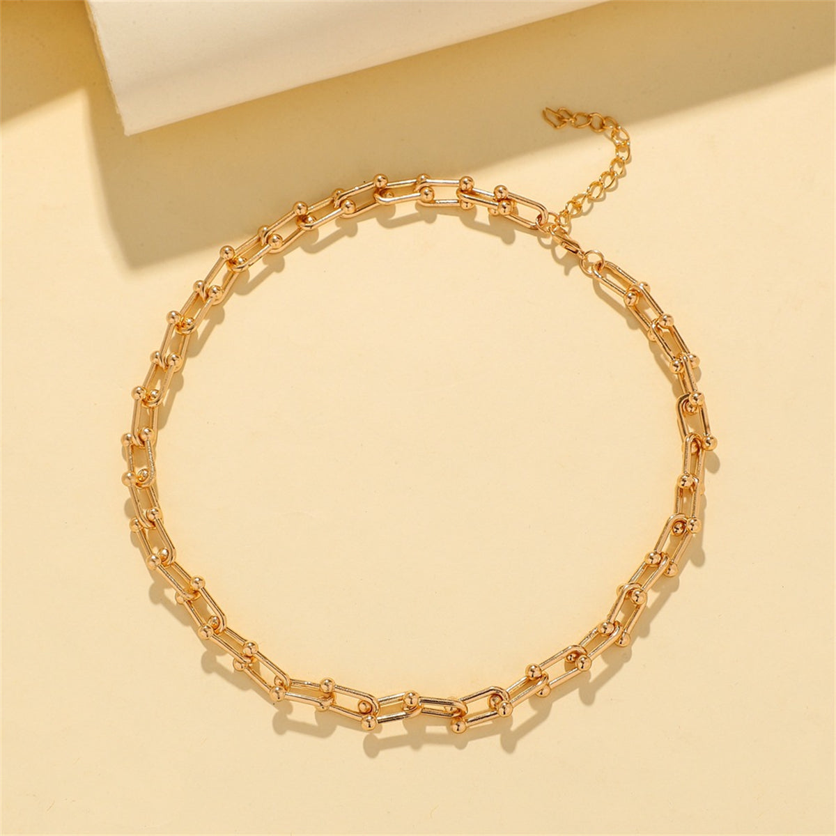 18K Gold-Plated Vachette Chain Necklace, gold pendant necklace for women, elegant gift for her, detail close-up