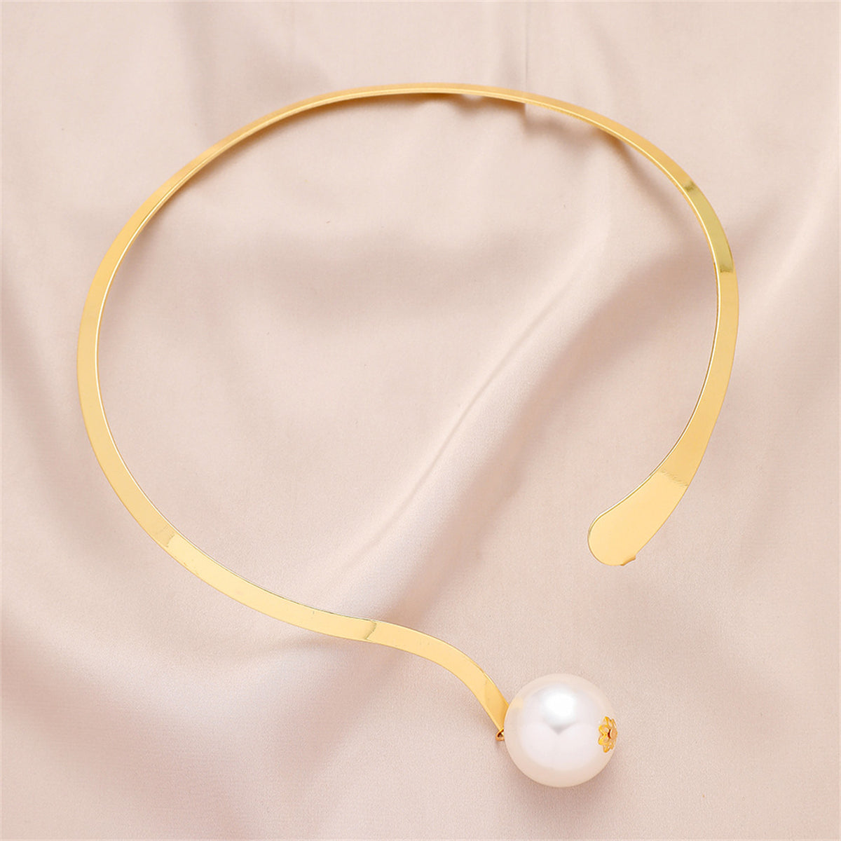Pearl and 18K Gold-Plated Choker, gold pendant necklace for women, botanical inspired, lifestyle look