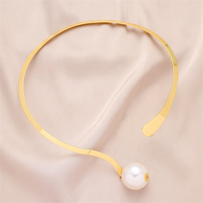 Pearl and 18K Gold-Plated Choker, gold pendant necklace for women, botanical inspired, lifestyle look
