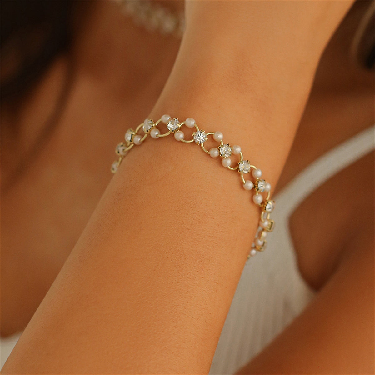 Clear Cubic Zirconia and Pearl 18K Gold-Plated Circle Bracelet, gold bracelet for women, detail close-up