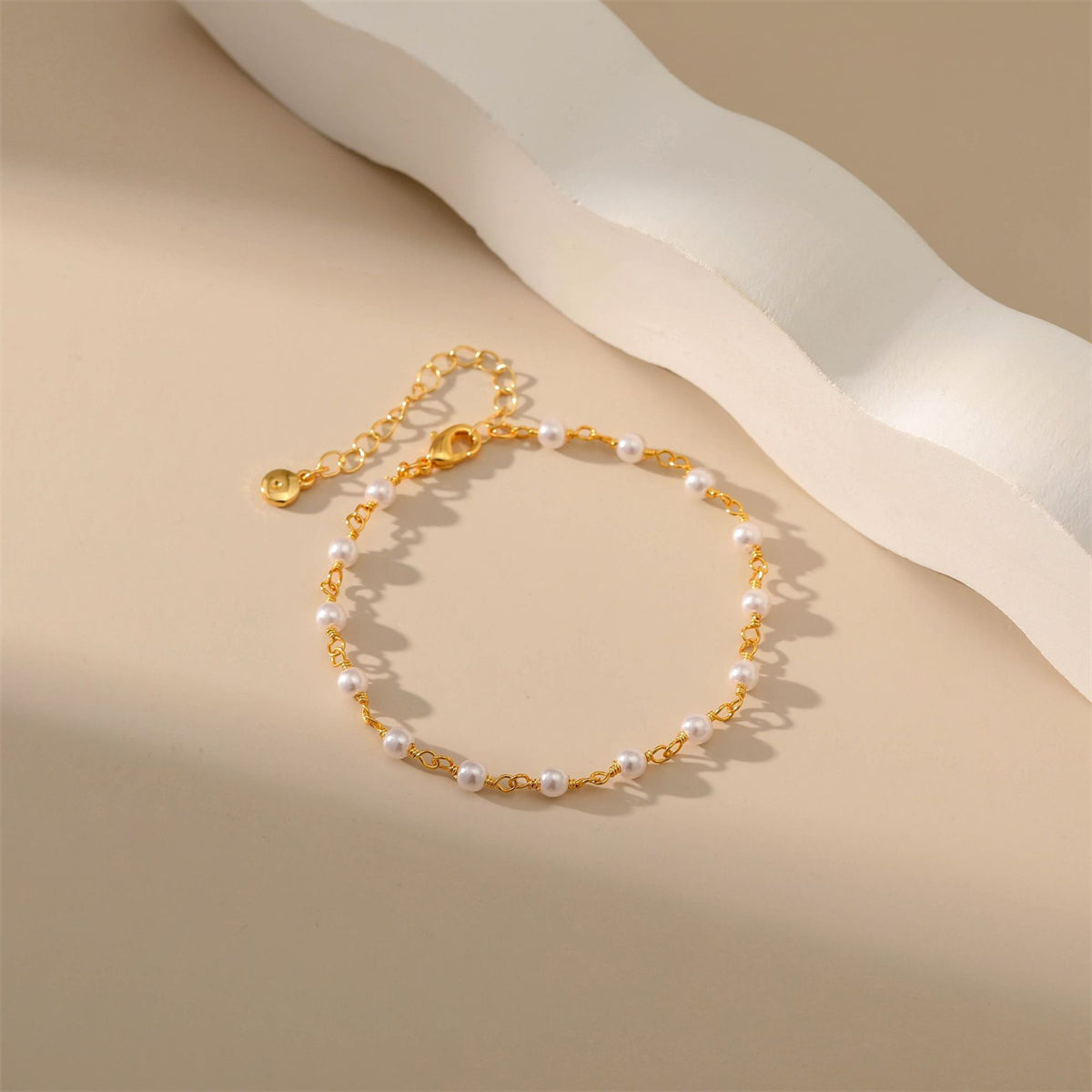 White Pearl and 18K Gold-Plated Round Station Anklet, gold anklet bracelet, elegant gift for her, detail close-up
