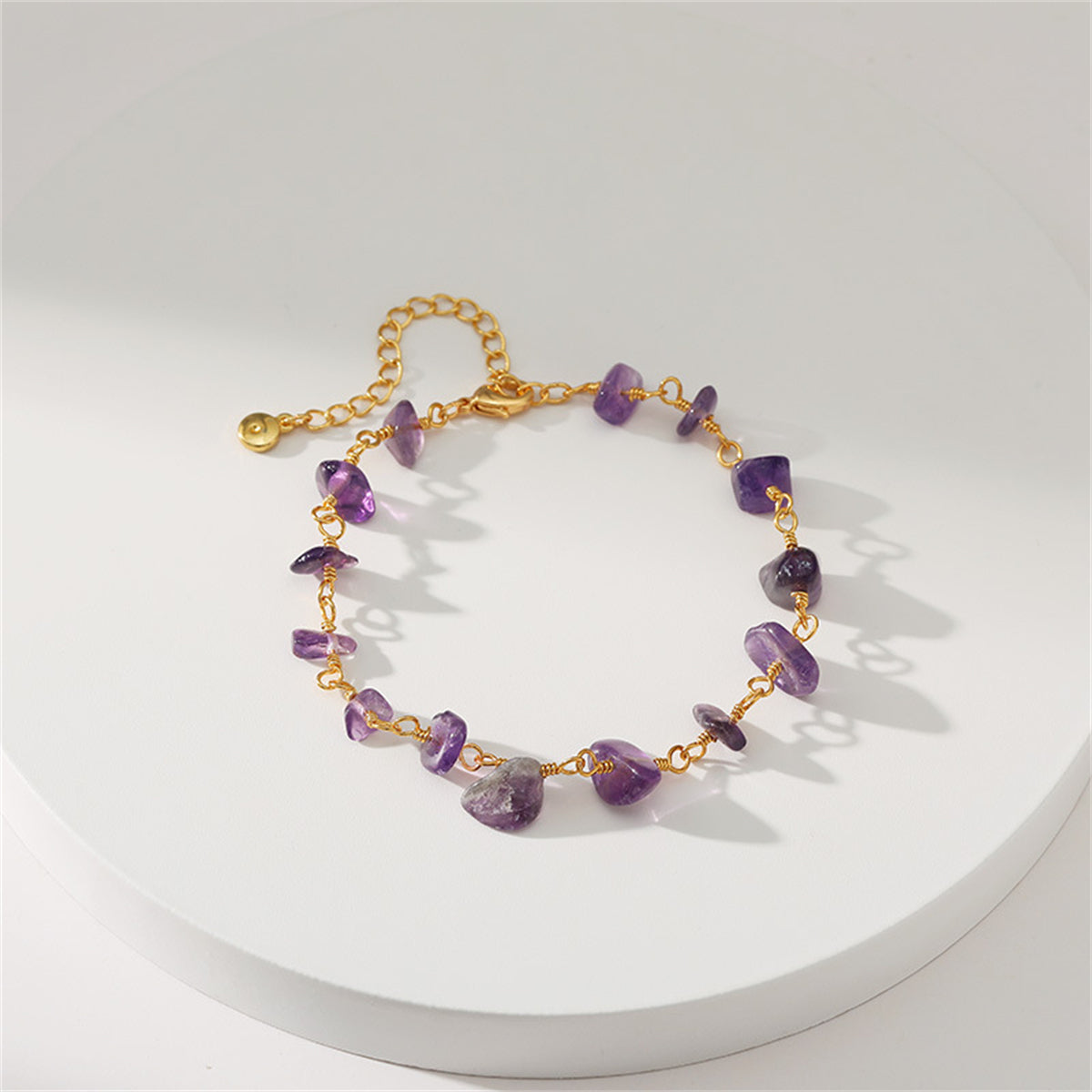 Purple Resin and 18K Gold-Plated Bracelet, gold bracelet for women, dainty minimalist design, detail close-up