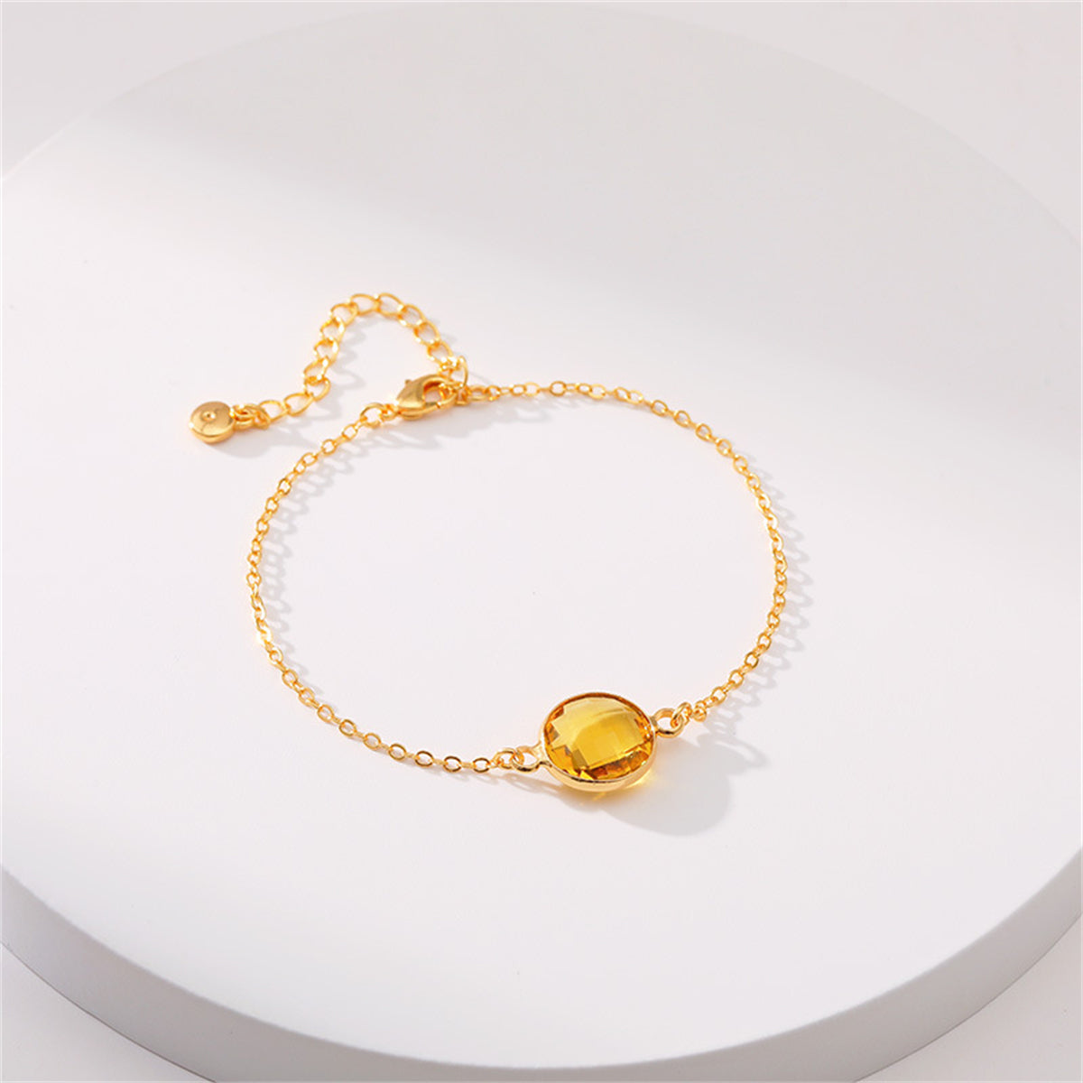 Amber Crystal and 18K Gold-Plated Round Bracelet, gold bracelet for women, dainty minimalist design, detail close-up