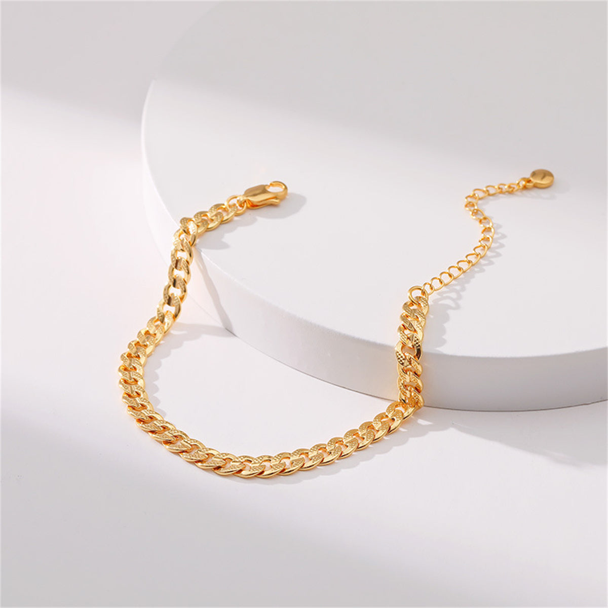18K Gold-Plated Textured Curb Chain Bracelet, gold bracelet for women, everyday style, detail close-up