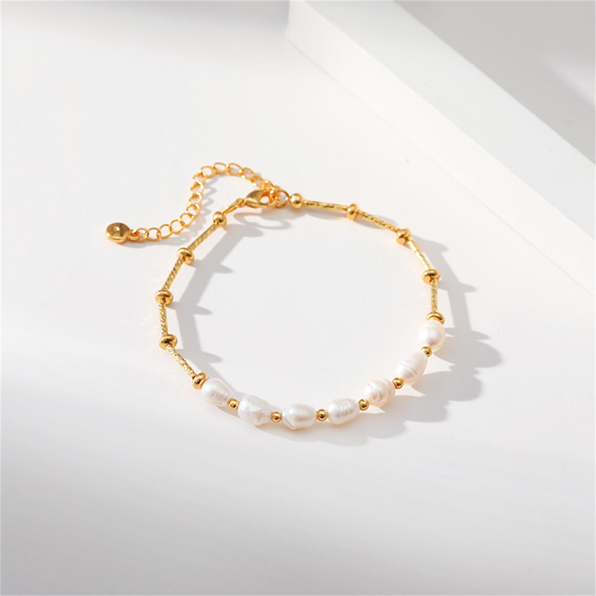 Pearl and 18K Gold-Plated Half Bar-Chain Station Bracelet, gold bracelet for women, vintage-inspired design, detail close-up