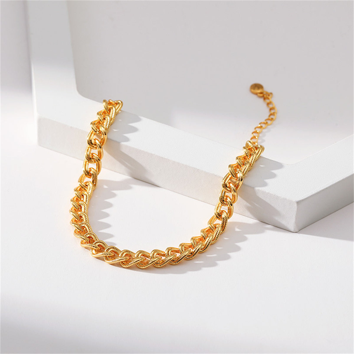 Stunning 18K gold-plated curb chain bracelet with a durable clasp, ideal for elevating your accessory game.