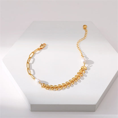 Pearl and 18K Gold-Plated Wheat Chain Bracelet, gold bracelet for women, vintage-inspired design, detail close-up