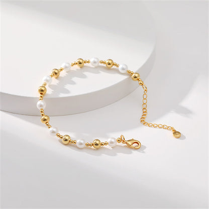 Pearl and 18K Gold-Plated Beaded Bracelet, gold bracelet for women, dainty minimalist design, detail close-up