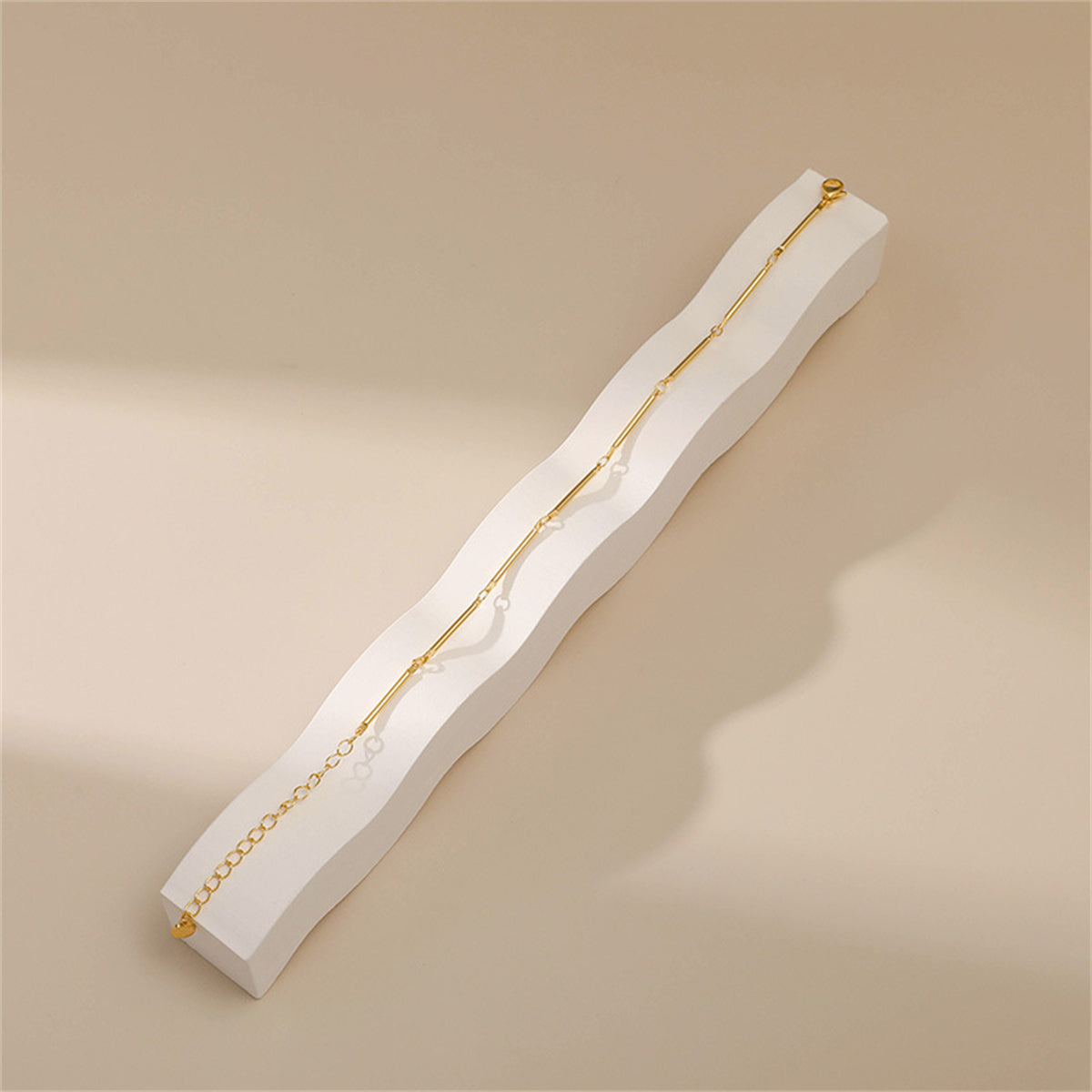 Beautifully designed 18K gold-plated bar station bracelet with a single chain link, ideal for elevating your style effortlessly.
