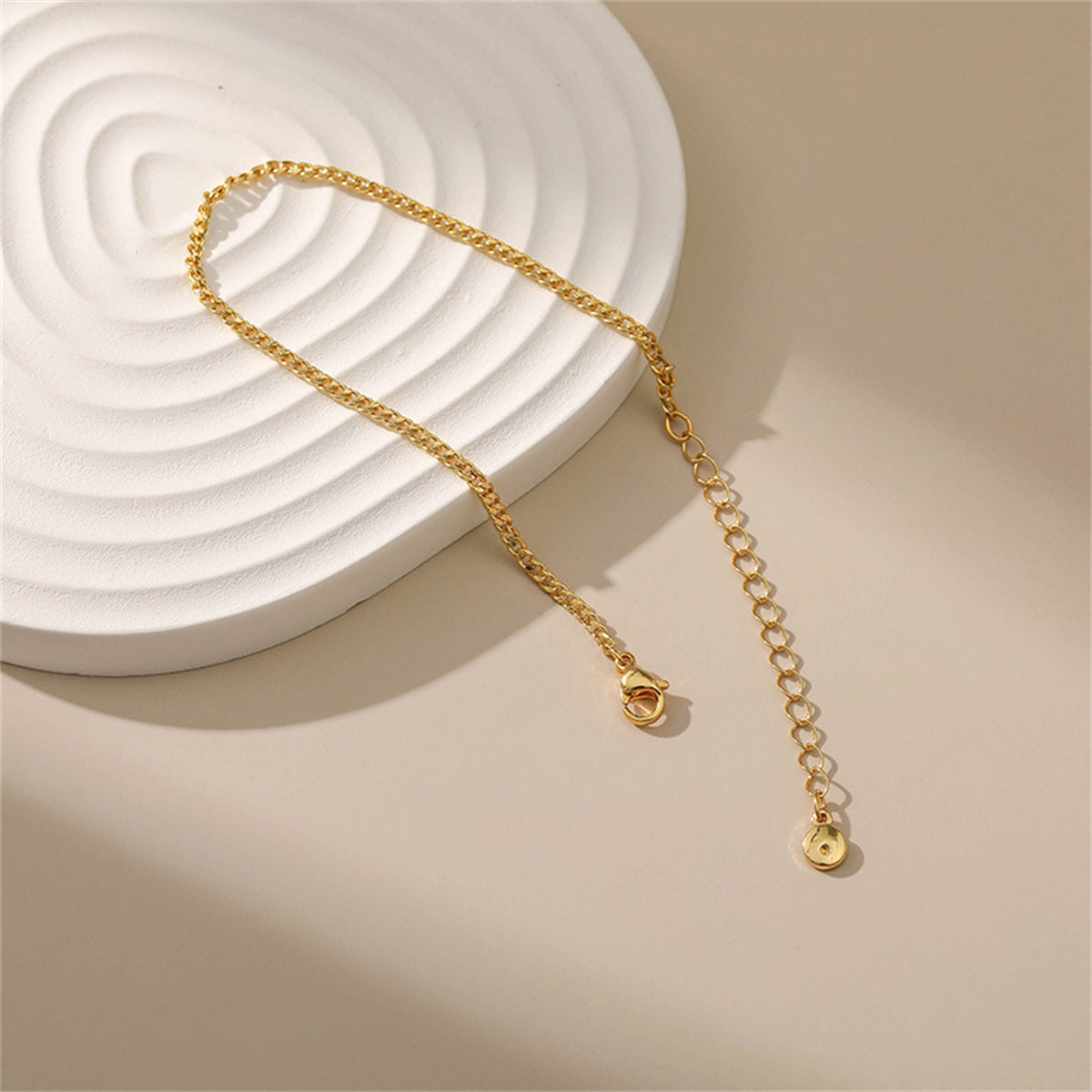 18K Gold-Plated Curb Chain Bracelet, gold bracelet for women, elegant gift for her, detail close-up