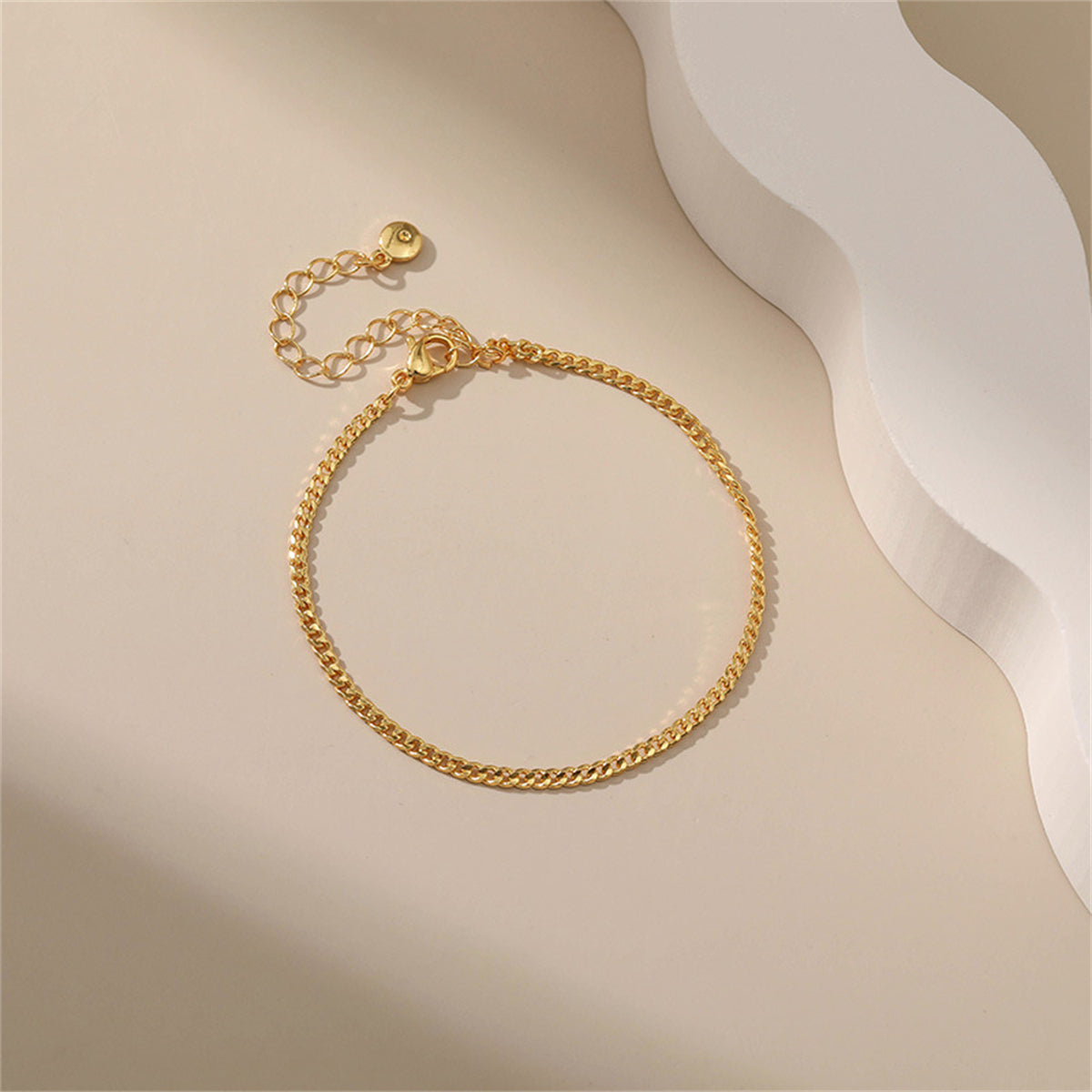 18K Gold-Plated Curb Chain Bracelet, gold bracelet for women, elegant gift for her, lifestyle look