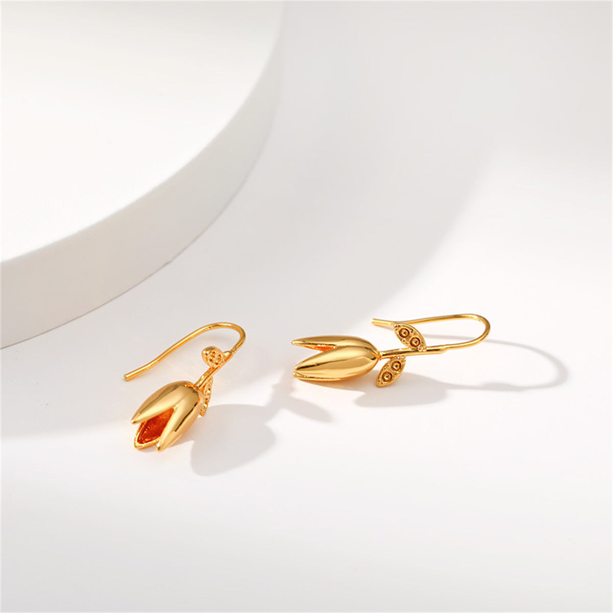 Beautifully crafted 18K gold-plated earrings featuring a floral and leaf design, ideal for a refined accessory choice.