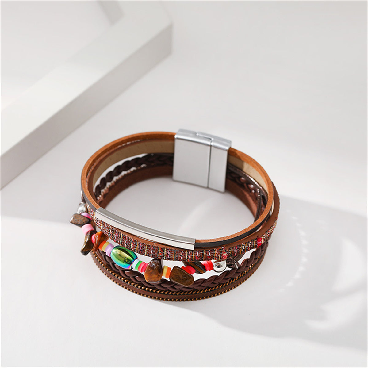 Brown Polystyrene and Resin Layered Bracelet, bracelet for women, dainty minimalist design, detail close-up