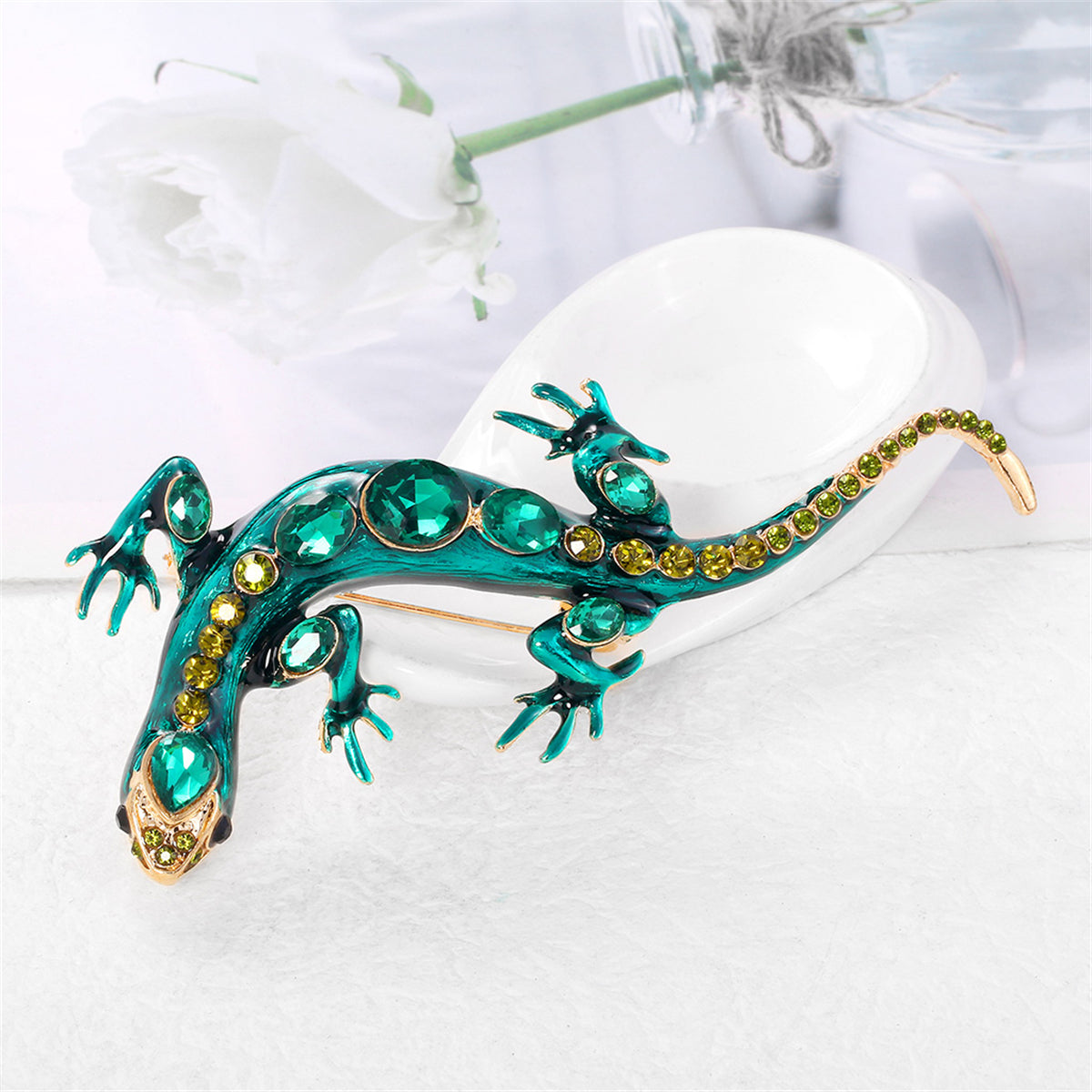 Green Crystal and Enamel 18K Gold-Plated Lizard Brooch, gold brooch pin, elegant gift for her, detail close-up